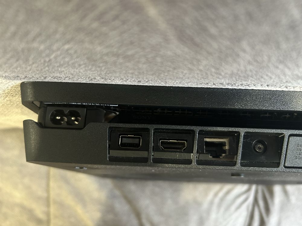 Продам playstation 4 slim 1tb