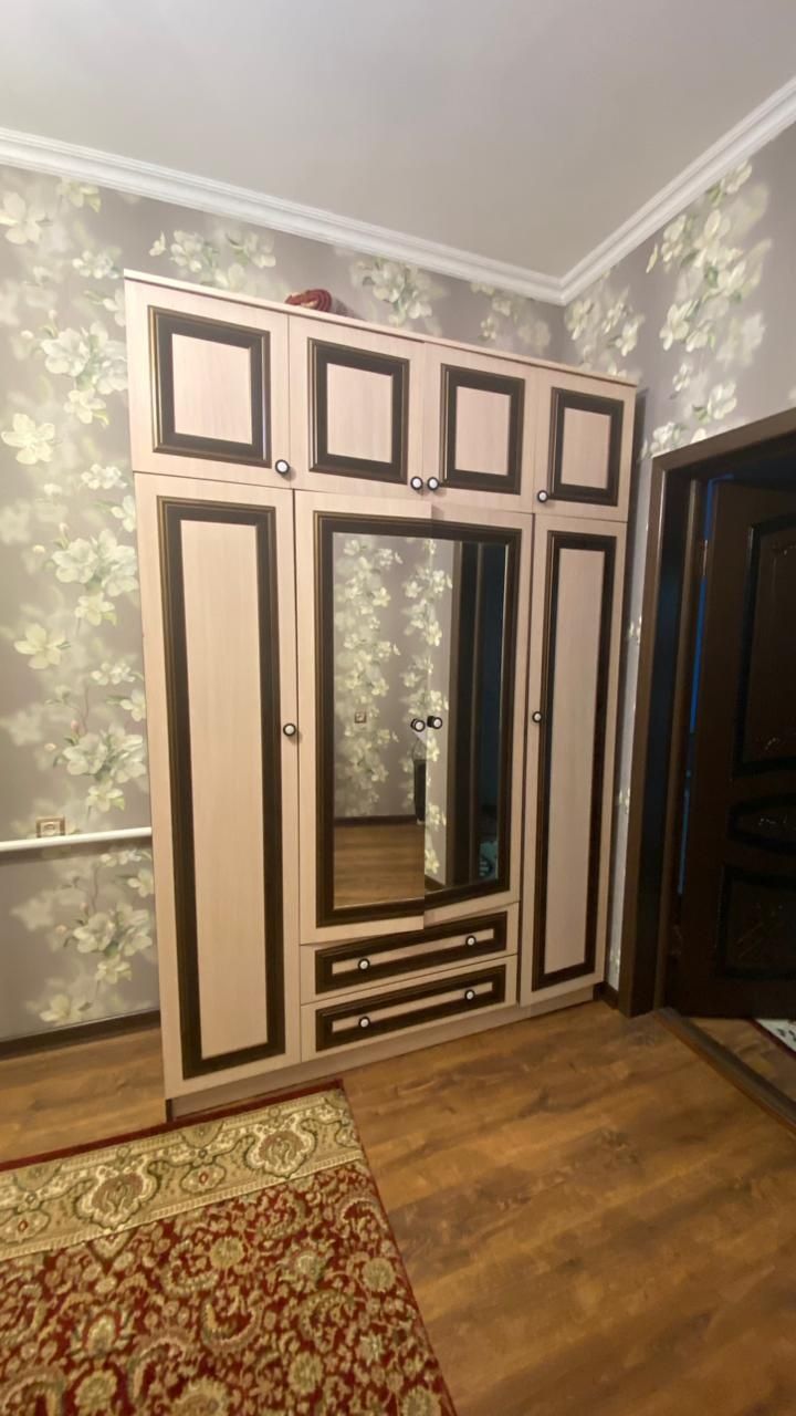 Шкаф, кровать, компьютерный стол