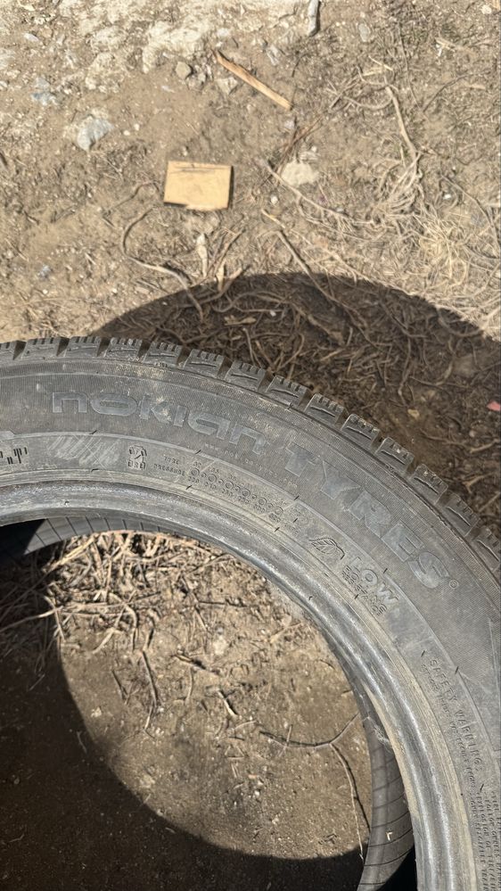 Шины 2шт  205/60/16 nokian и dunlop