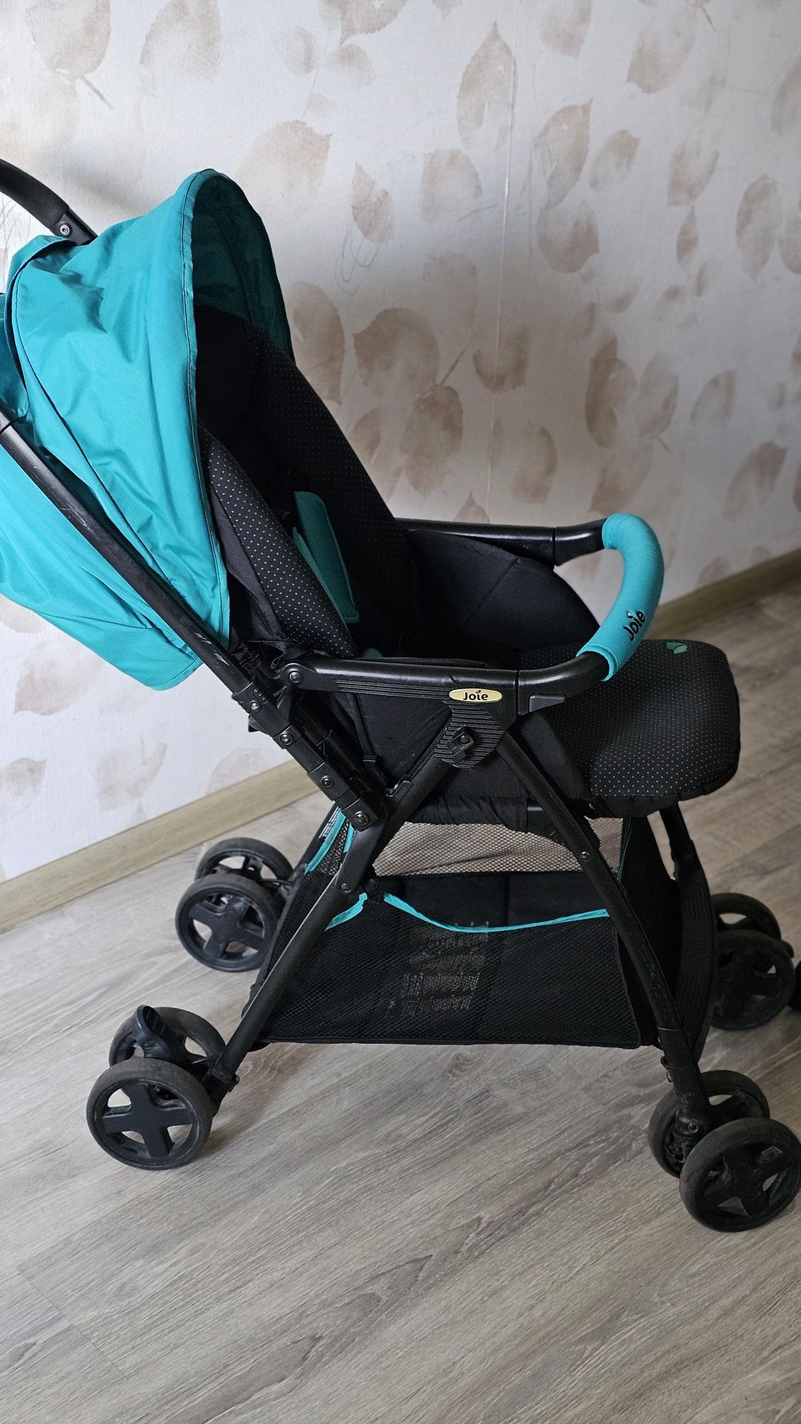Продаю Joie коляска