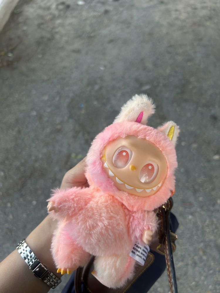 Продам игрушку Лабубу новый