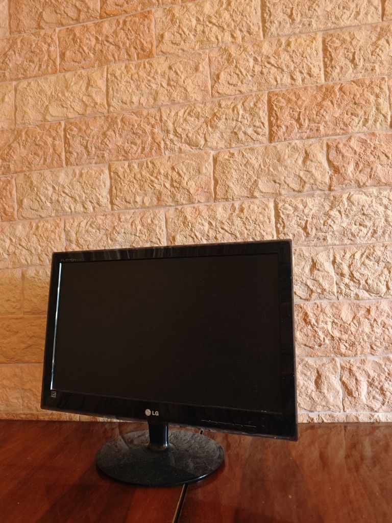 Монитор LG - 22 диагональ