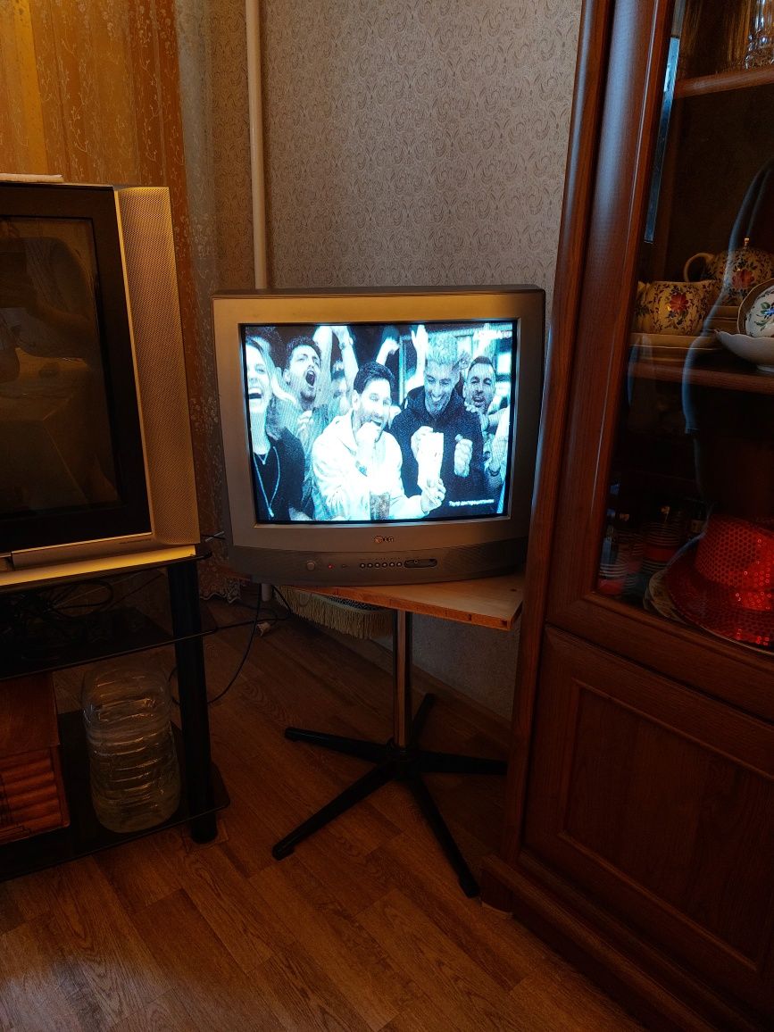 Цветной телевизор LG
