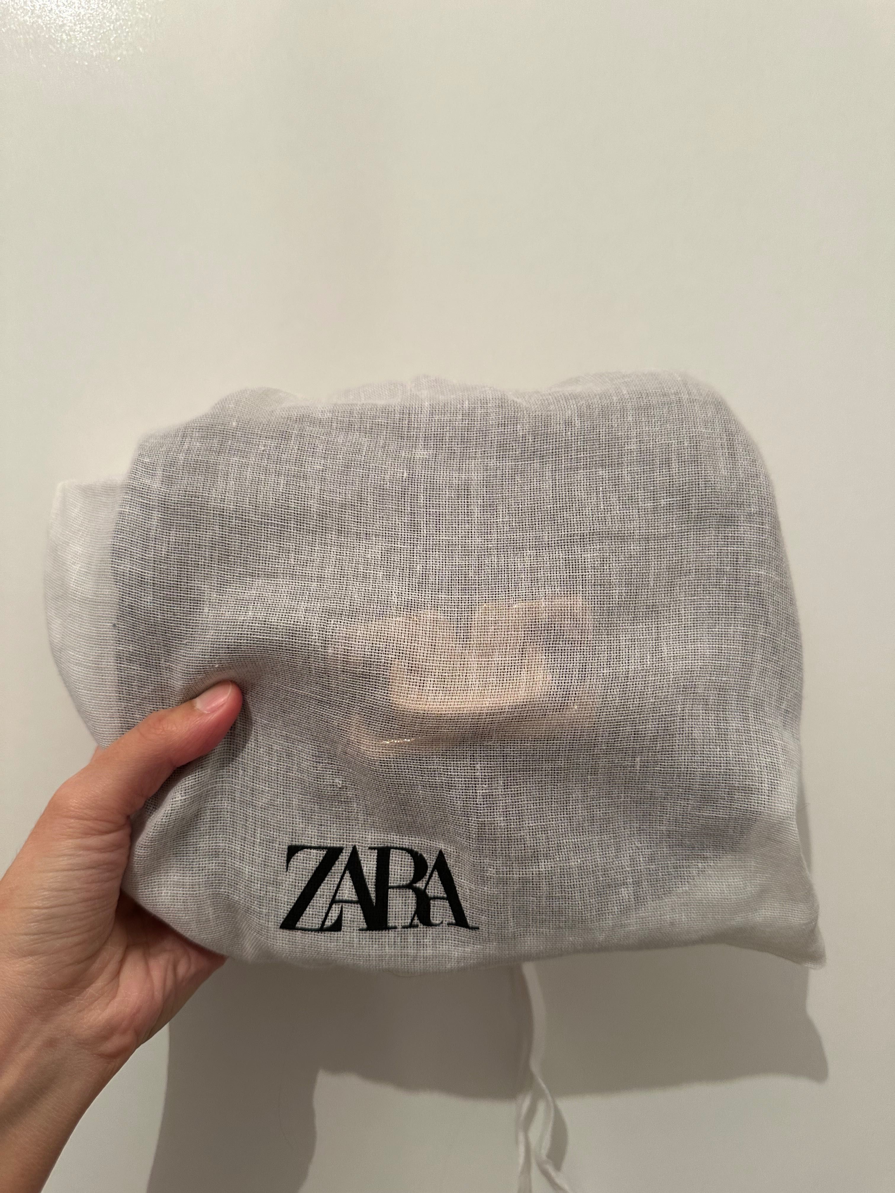 Черная сумка ZARA с металлической вставкой