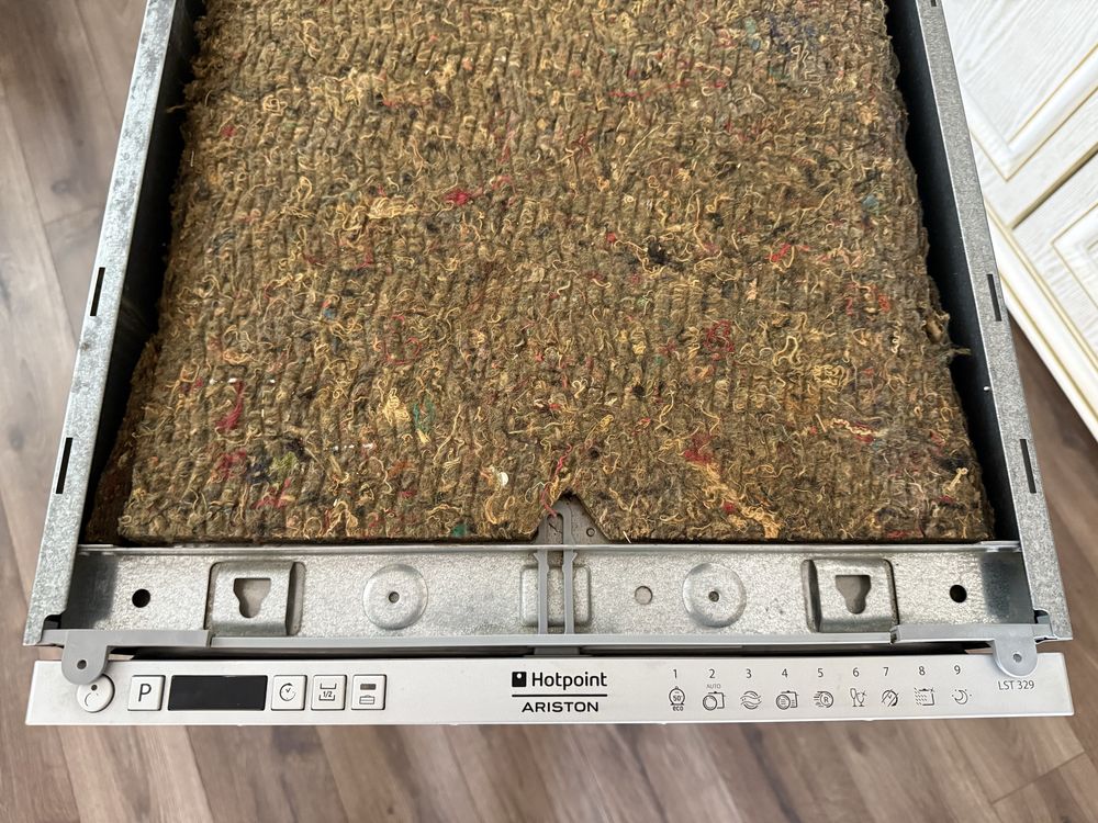Посудомоечная машина Hotpoint Ariston LST329