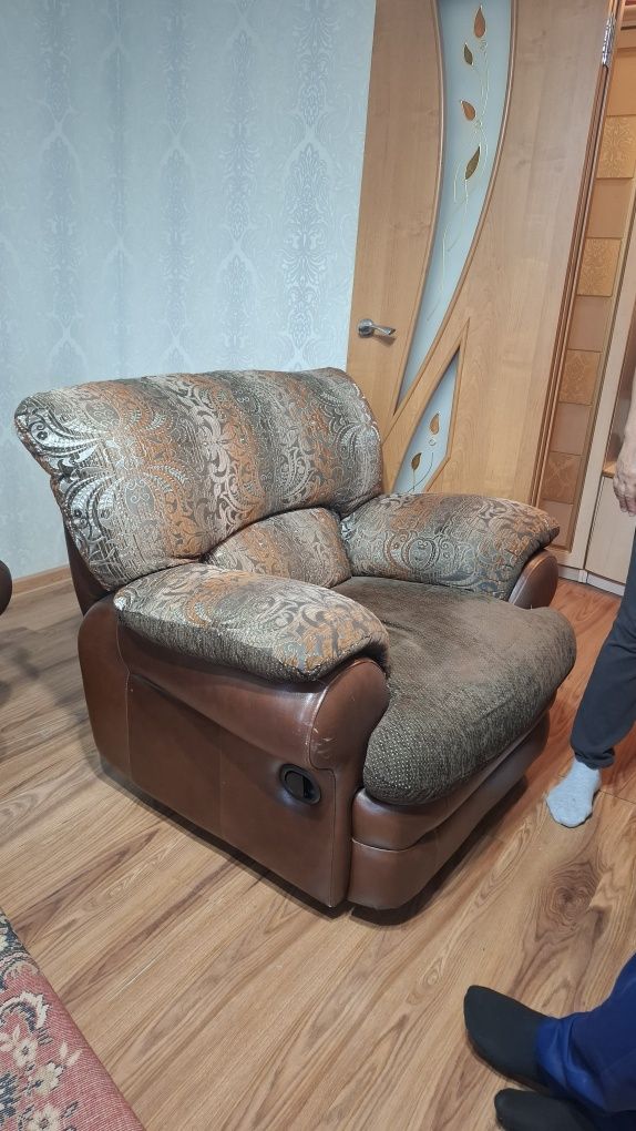 Диван  с двумя креслами