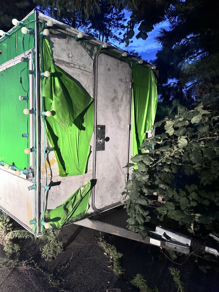 Продам трейлер фудтрак доки в порядке с учета сниму