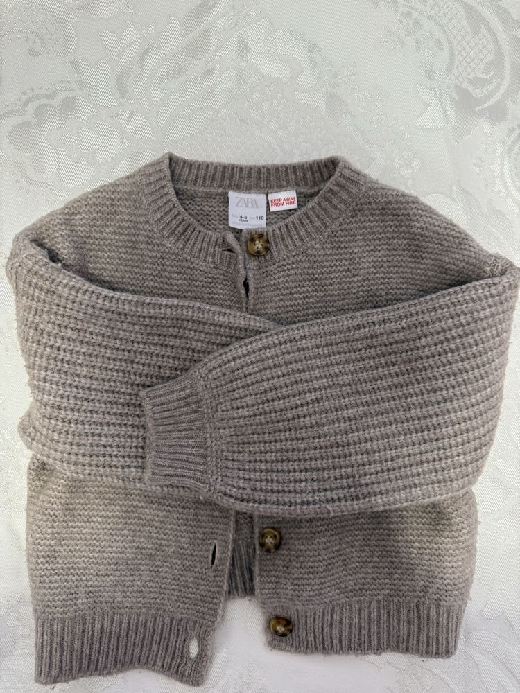 Джинсы и кофта от Zara