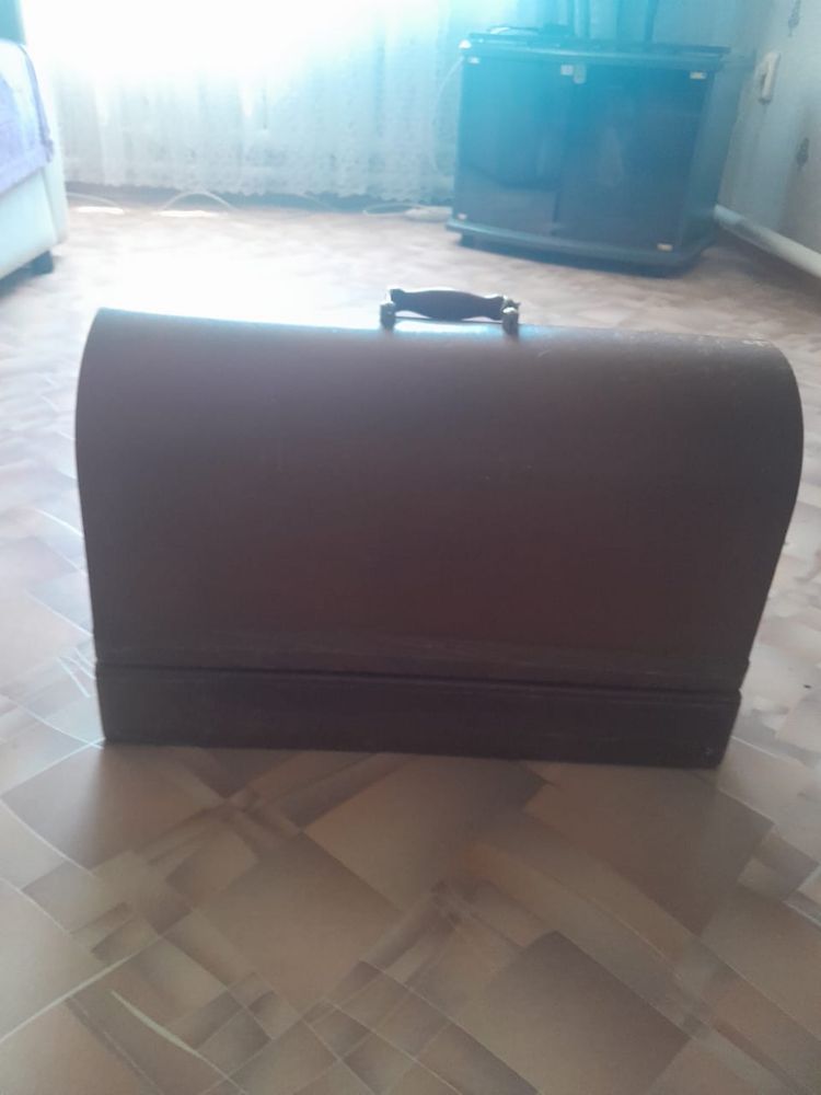 Продам швейную машинку