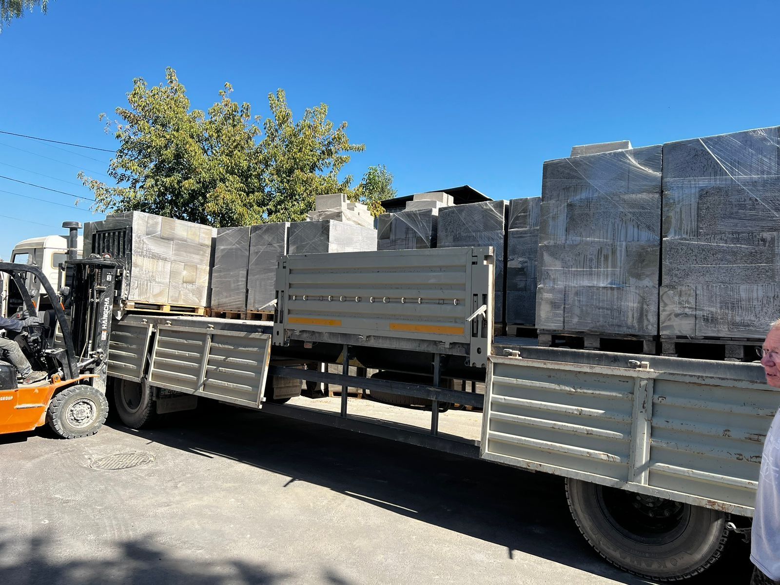 Газоблоки кирпичи теплоблоки, в наличии все размеры и все виды,