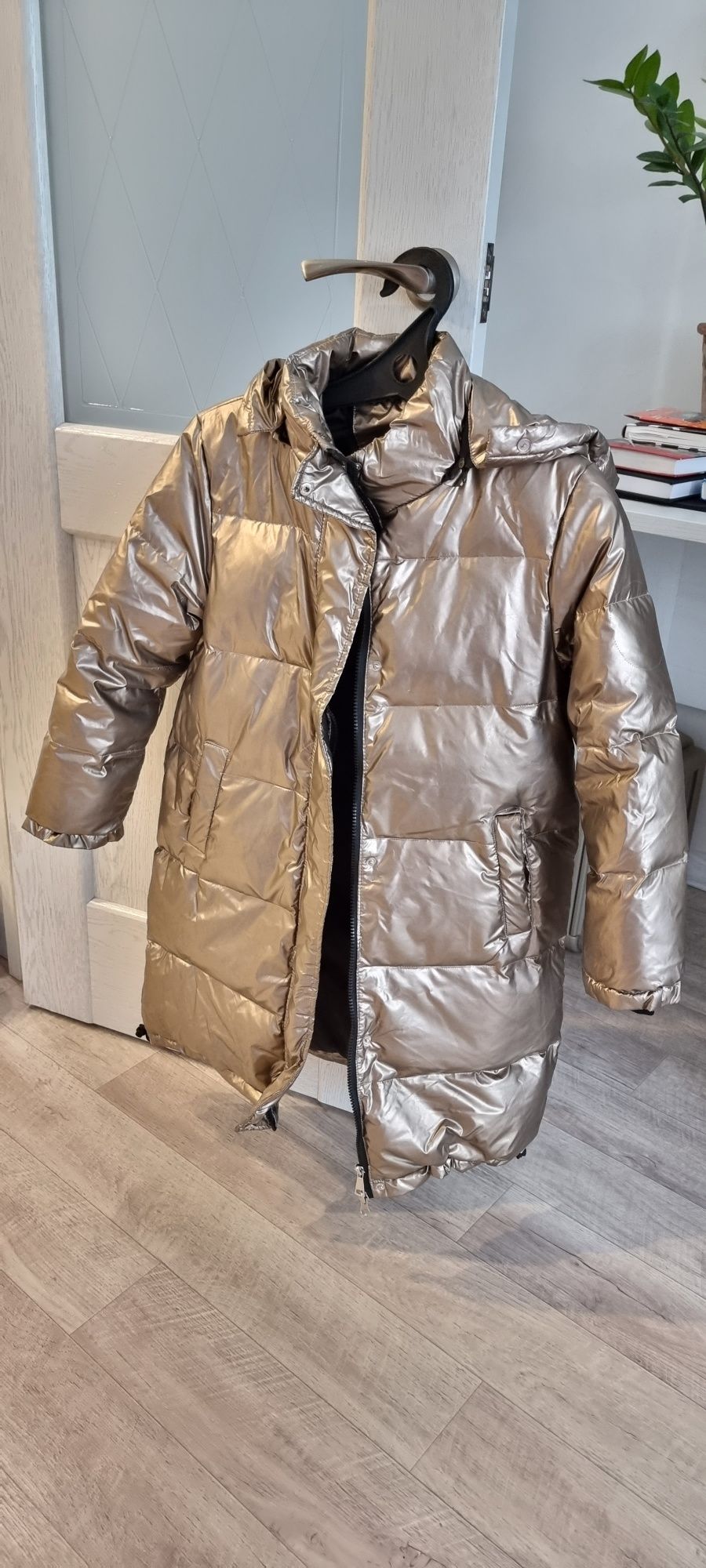 Продам зимний пуховик на девочку