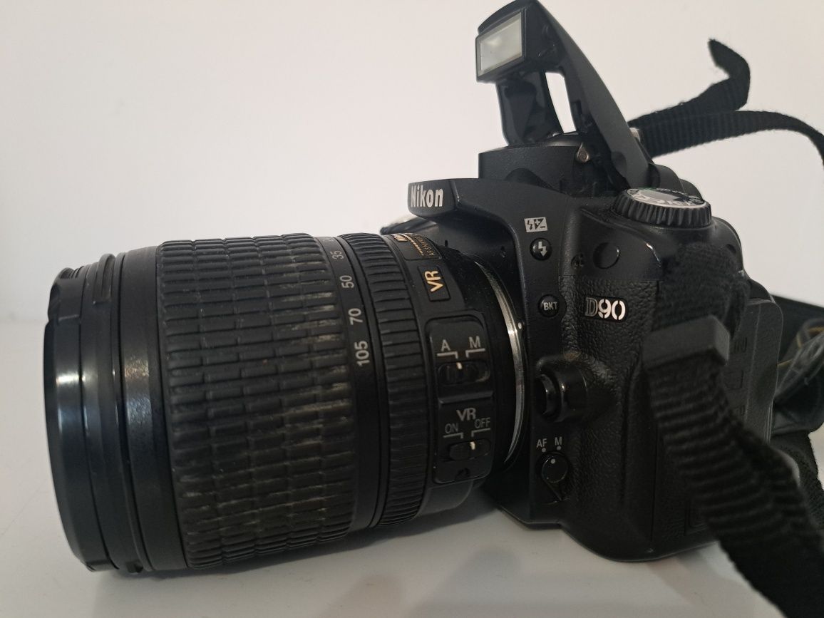 Зеркальный фотоаппарат Nikon D90