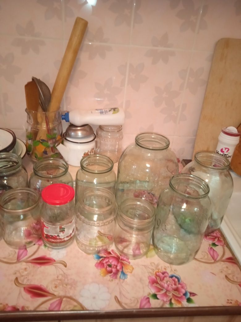 Продам стеклянные банки 2х литровые, 800, 700, 600 гр и другие...