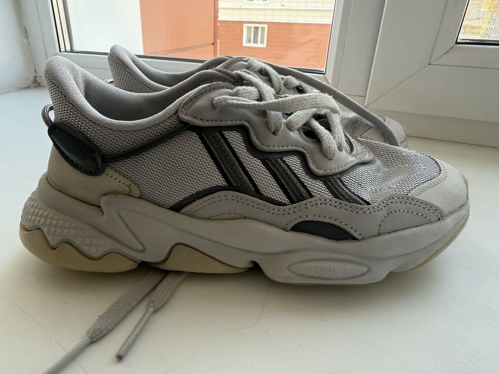 Кроссовки Adidas