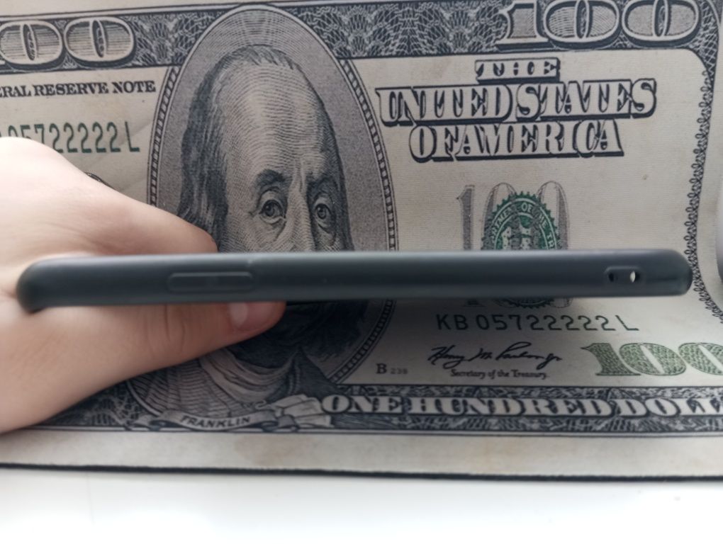 Чехол на iPhone 8