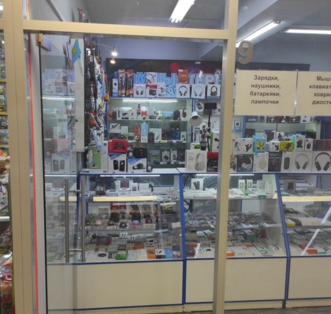 Продам 6 ветрин под бизнес , состояние отличное, немецкое ДСП!