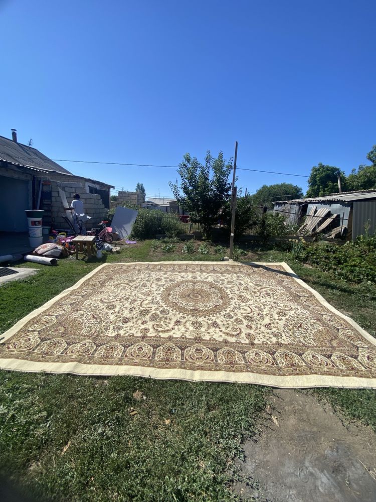 Продам турецкие ковры 4х3 две штуки, 5х4 1шт
