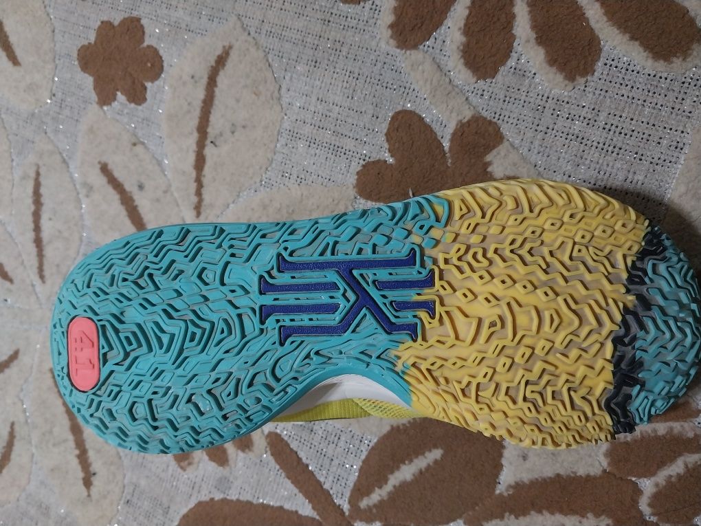 kyrie 7, желтый цвет