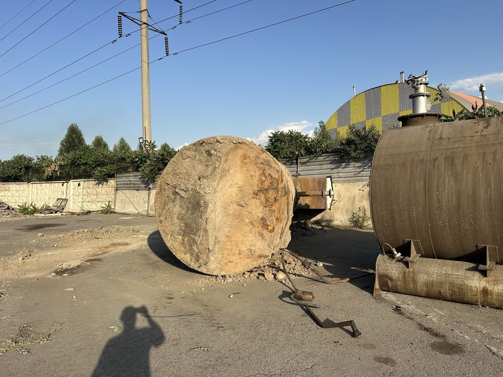 Продам резервуар, бочка, ёмкость хорошем состоянии