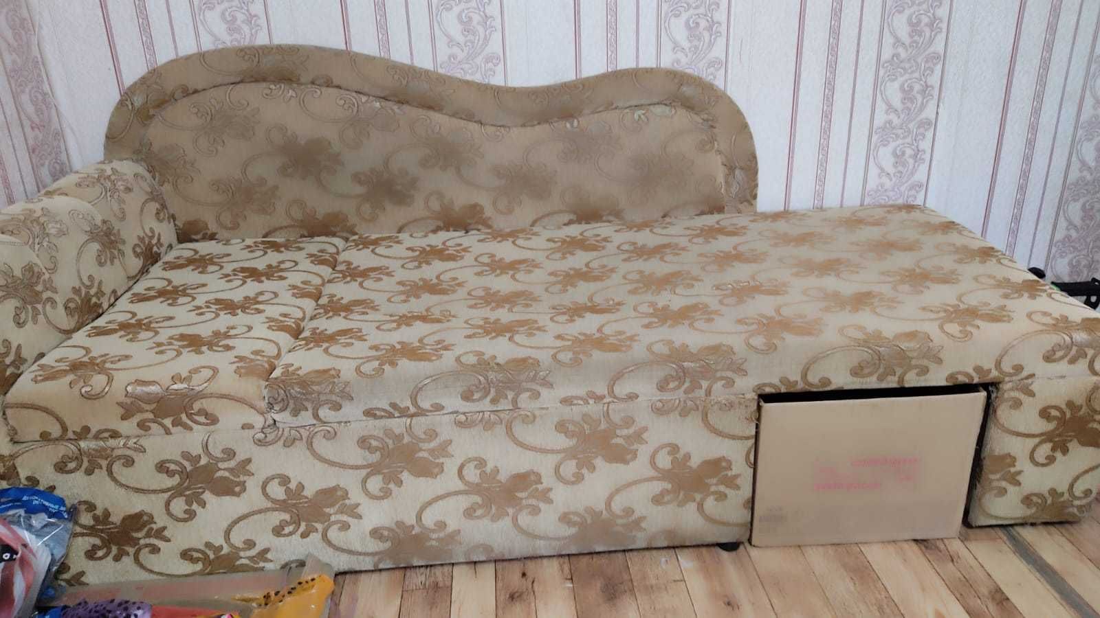 Продам диваны в хорошем состоянии
