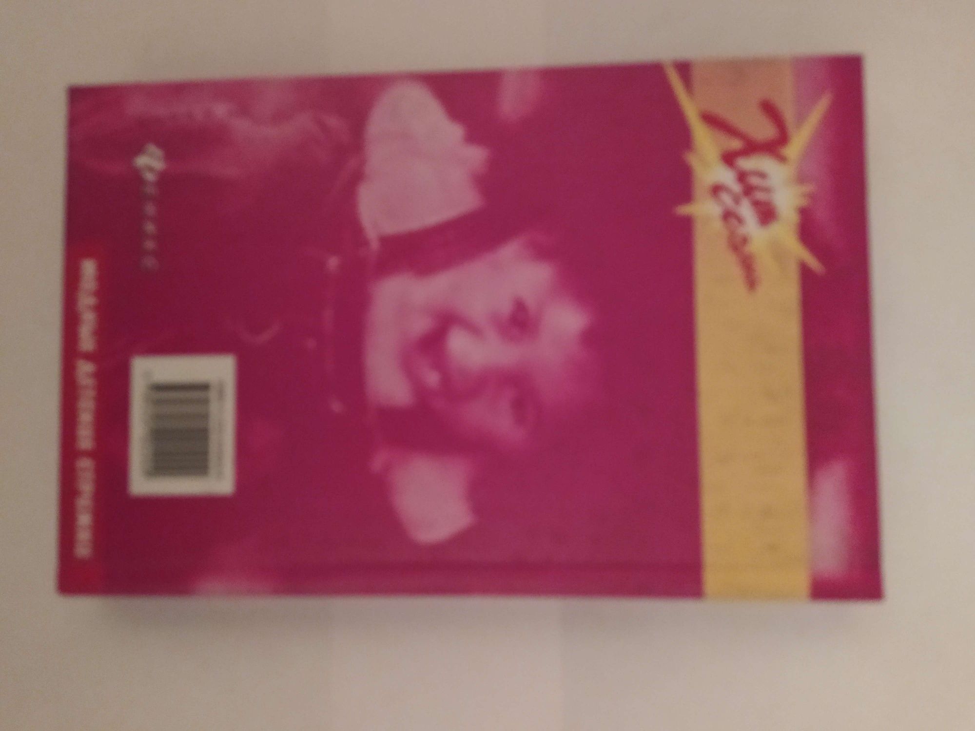 Продам книгу Е.В.Голубева - Модные детские стрижки (2002 г. )