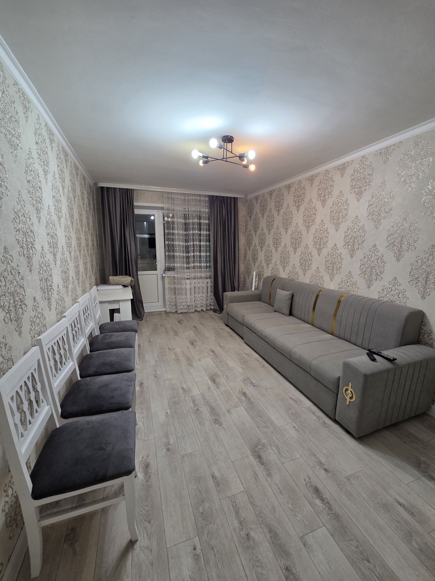 Продам 2 комнатную 2этаж в центре