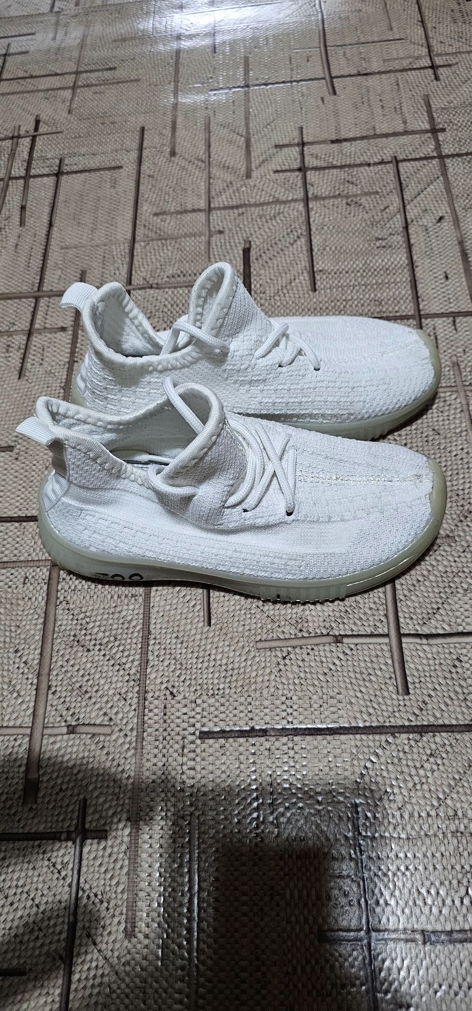 Кроссовки Yeezy на девочку