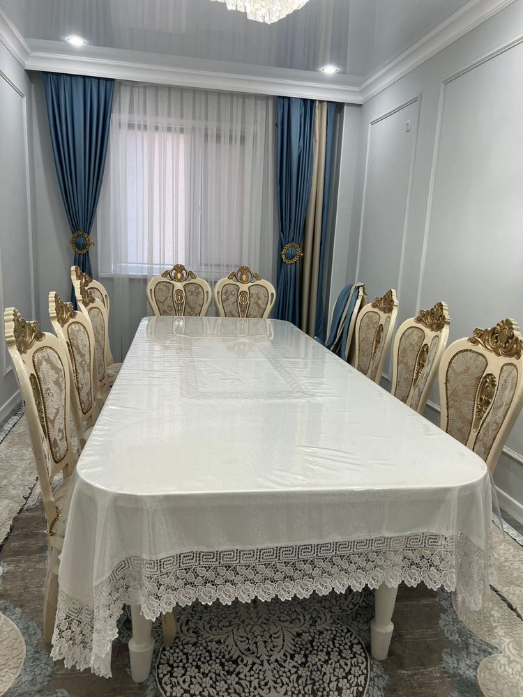 Продается Стол и стулья