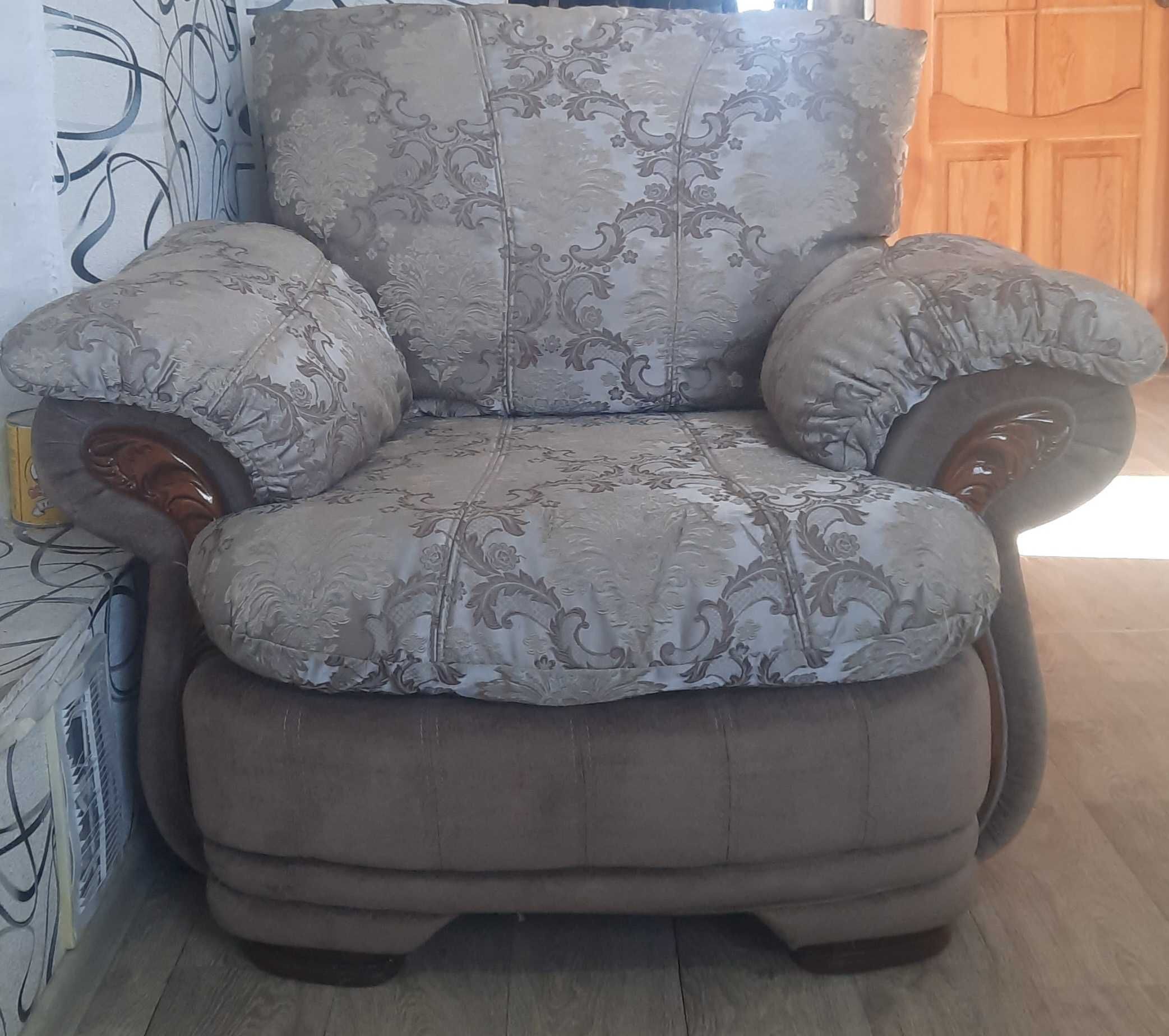 Продам диван с креслом