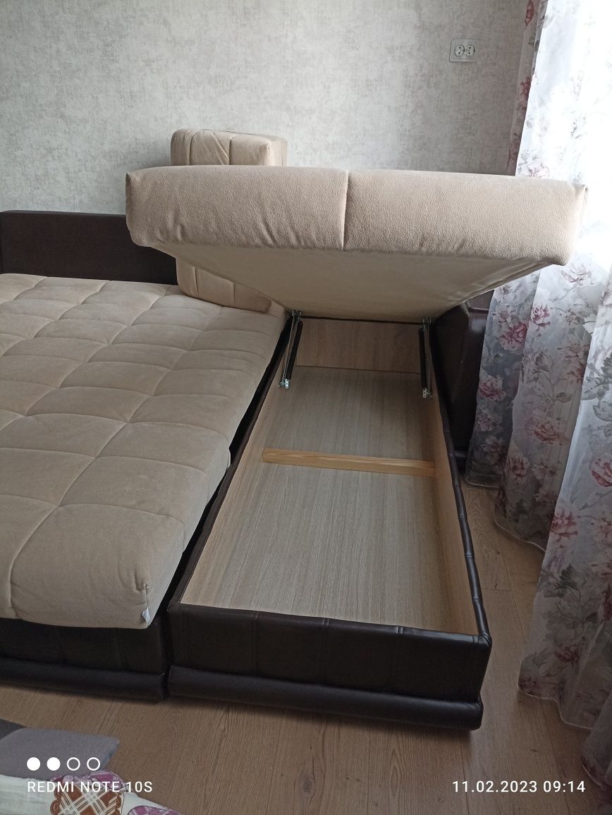 Продам угловой универсальный диван