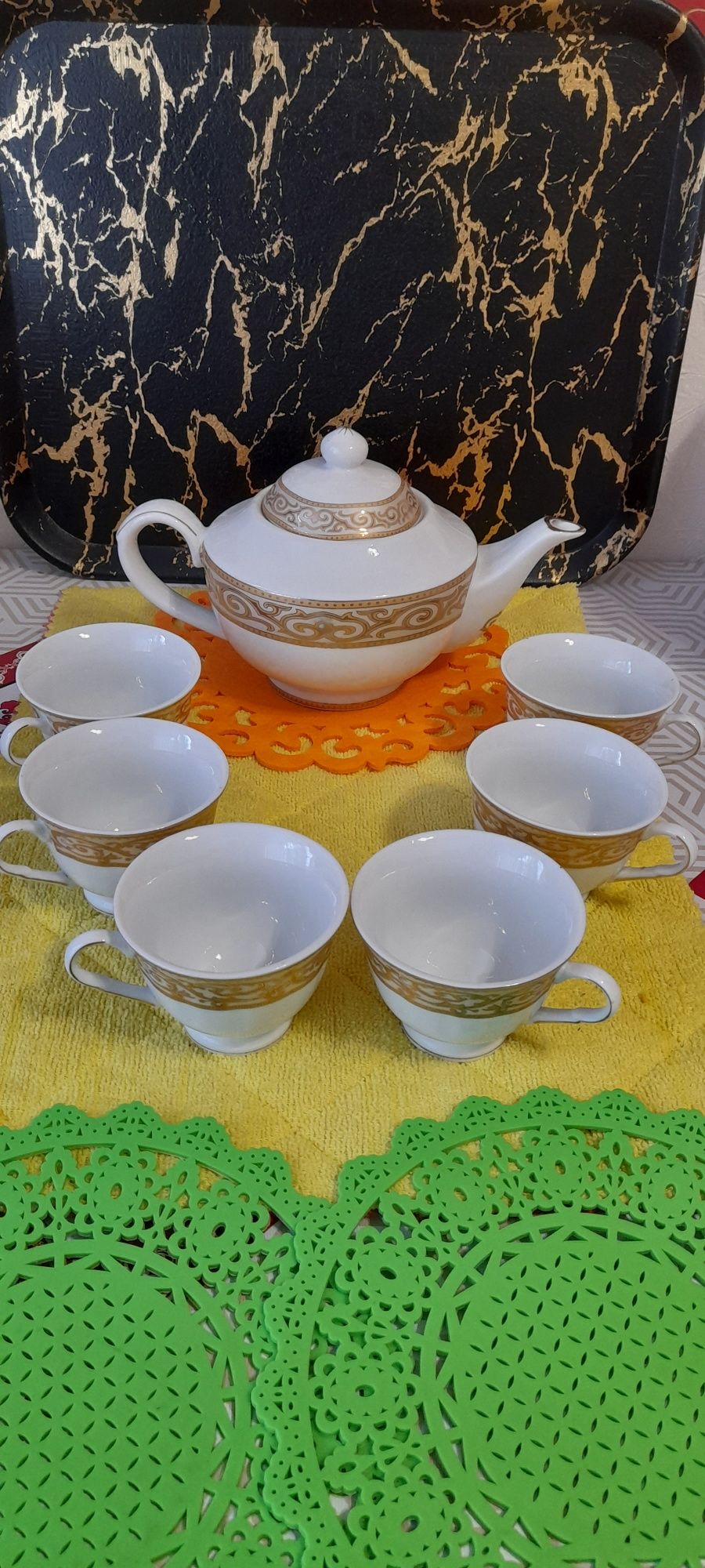 Продам чайник,тарелки разные
