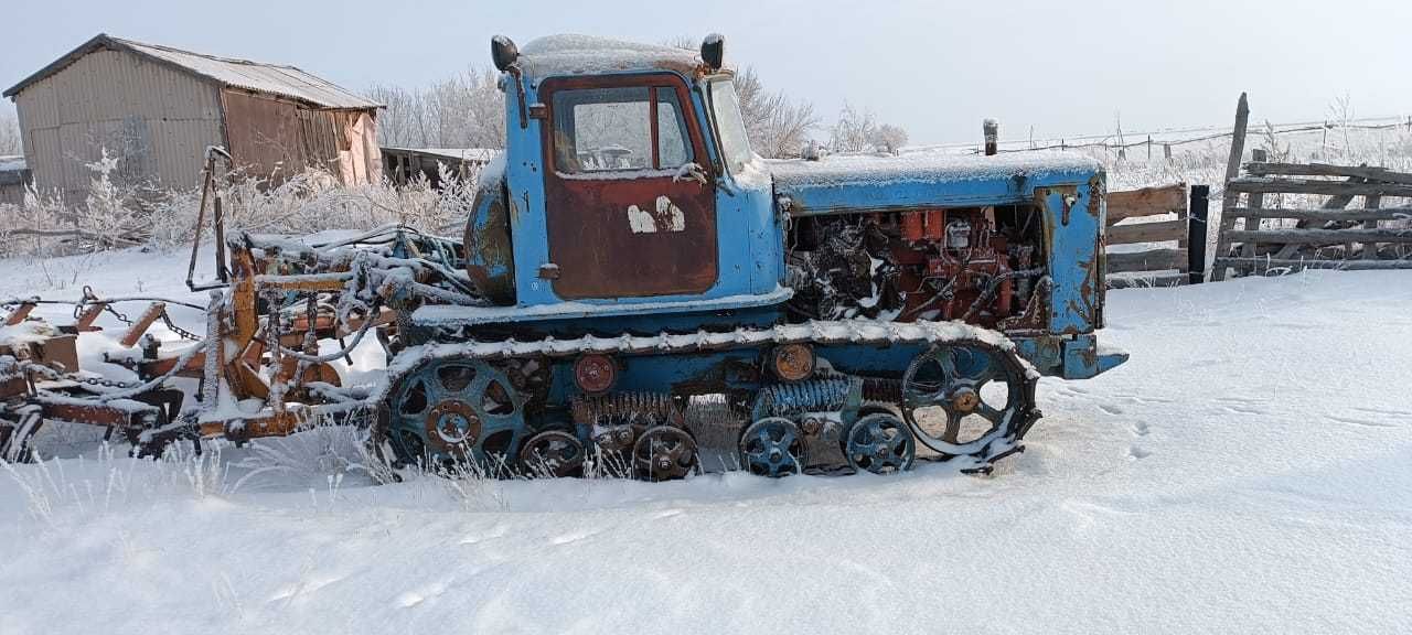 Трактор гусеничный ДТ- 75