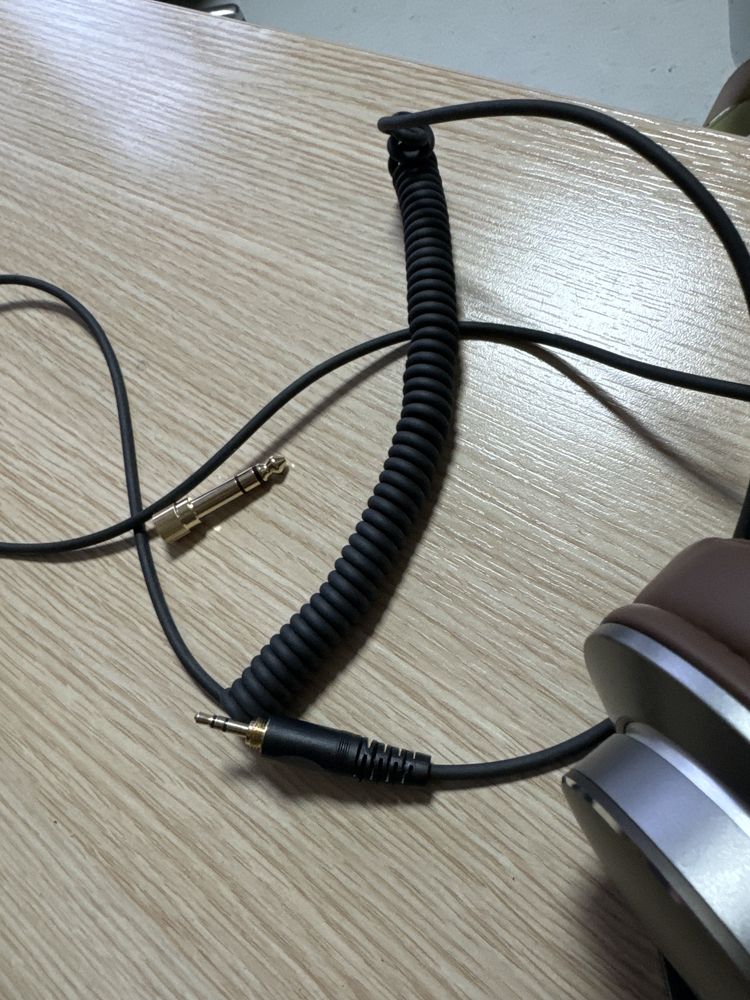 Нашники behringer 470