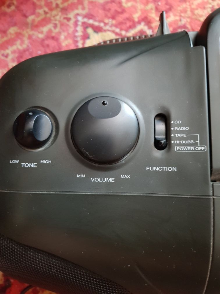 Магнитола LG, стерео, пишущий 2-х кассетник, CD, радио (FM, AM)