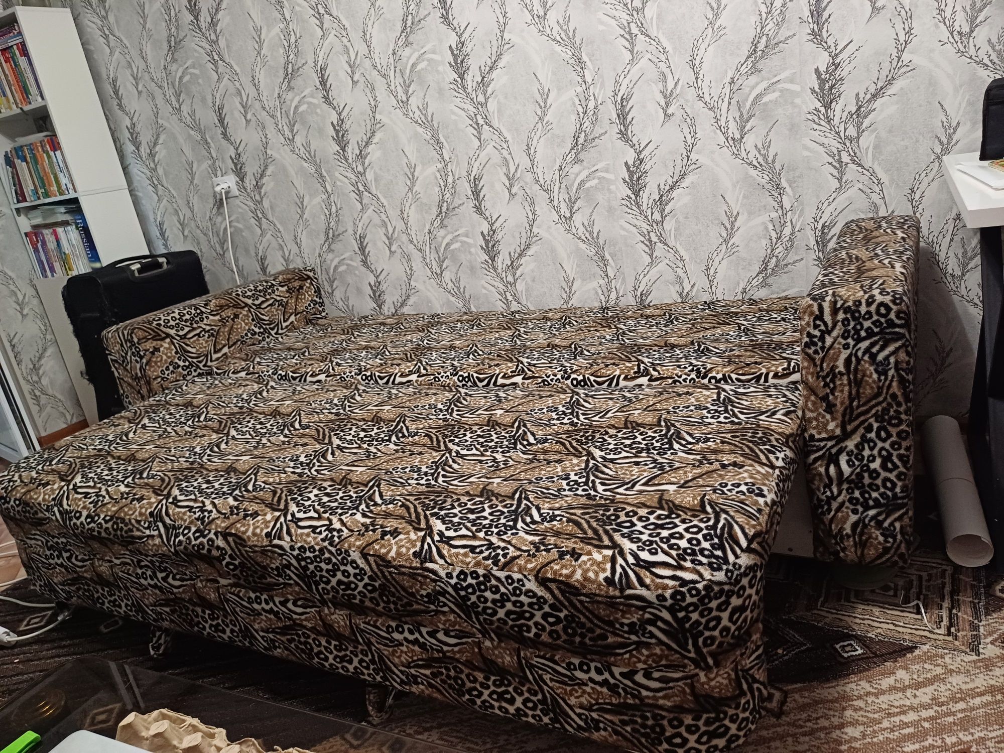 Продам диван срочно