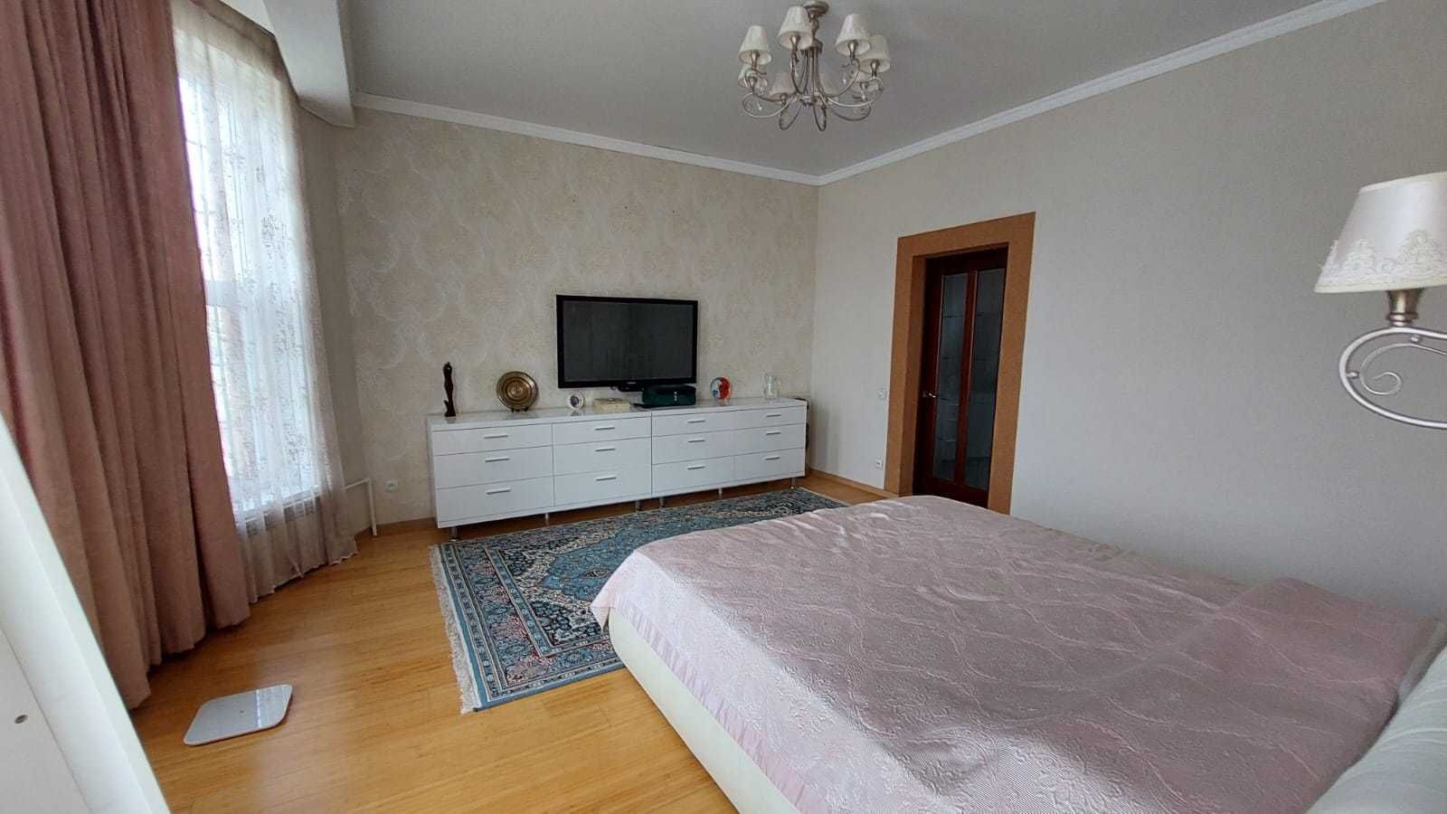 ПРОДАМ коттедж в городе