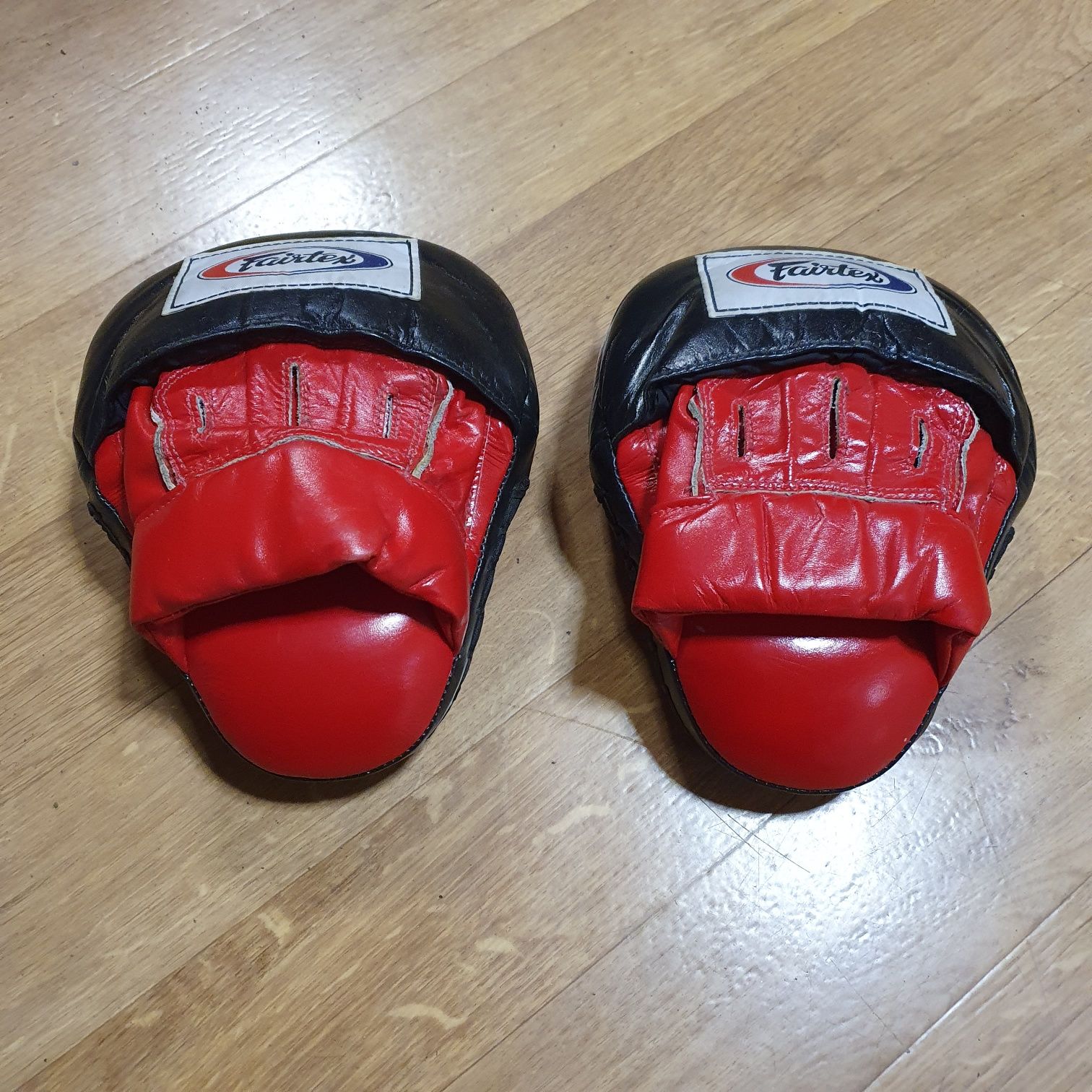 Лапы НОВЫЕ фирмы FAIRTEX  сделано в Тайланде