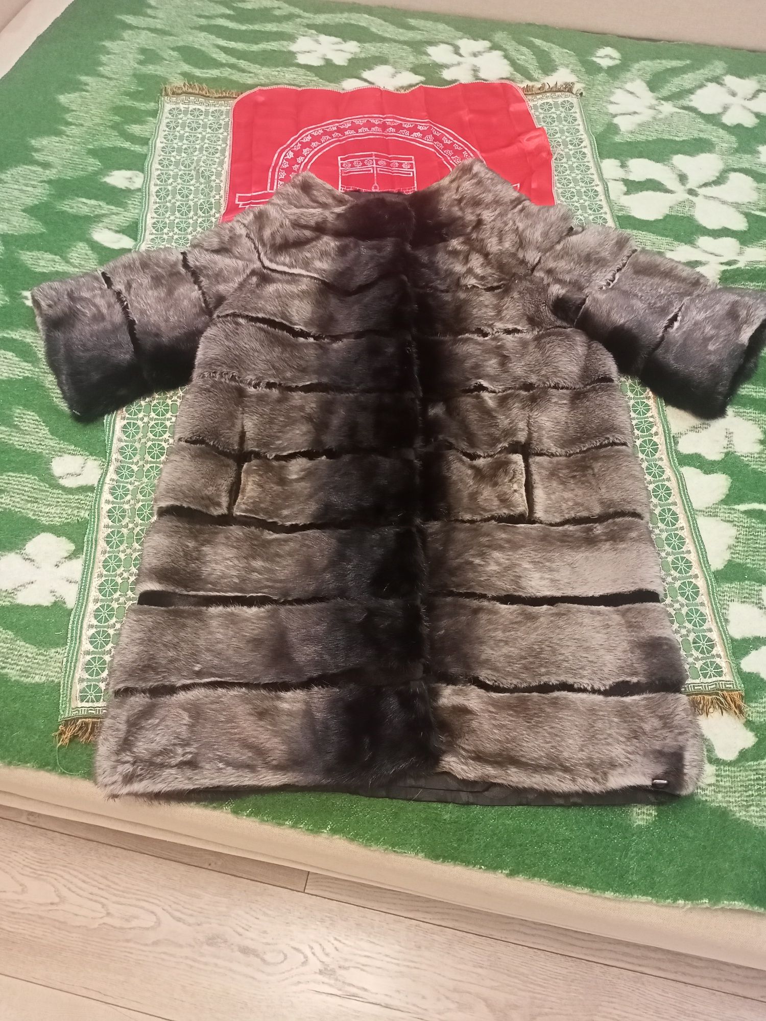 Продам Стильную,Легкую,Теплую , Серо-дымчатую Шубу (Трапеция)