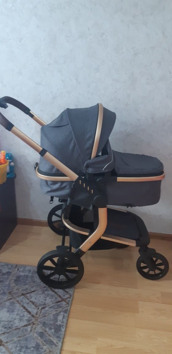 Продам коляску трансформер с автокреслом в хорошем состоянии!