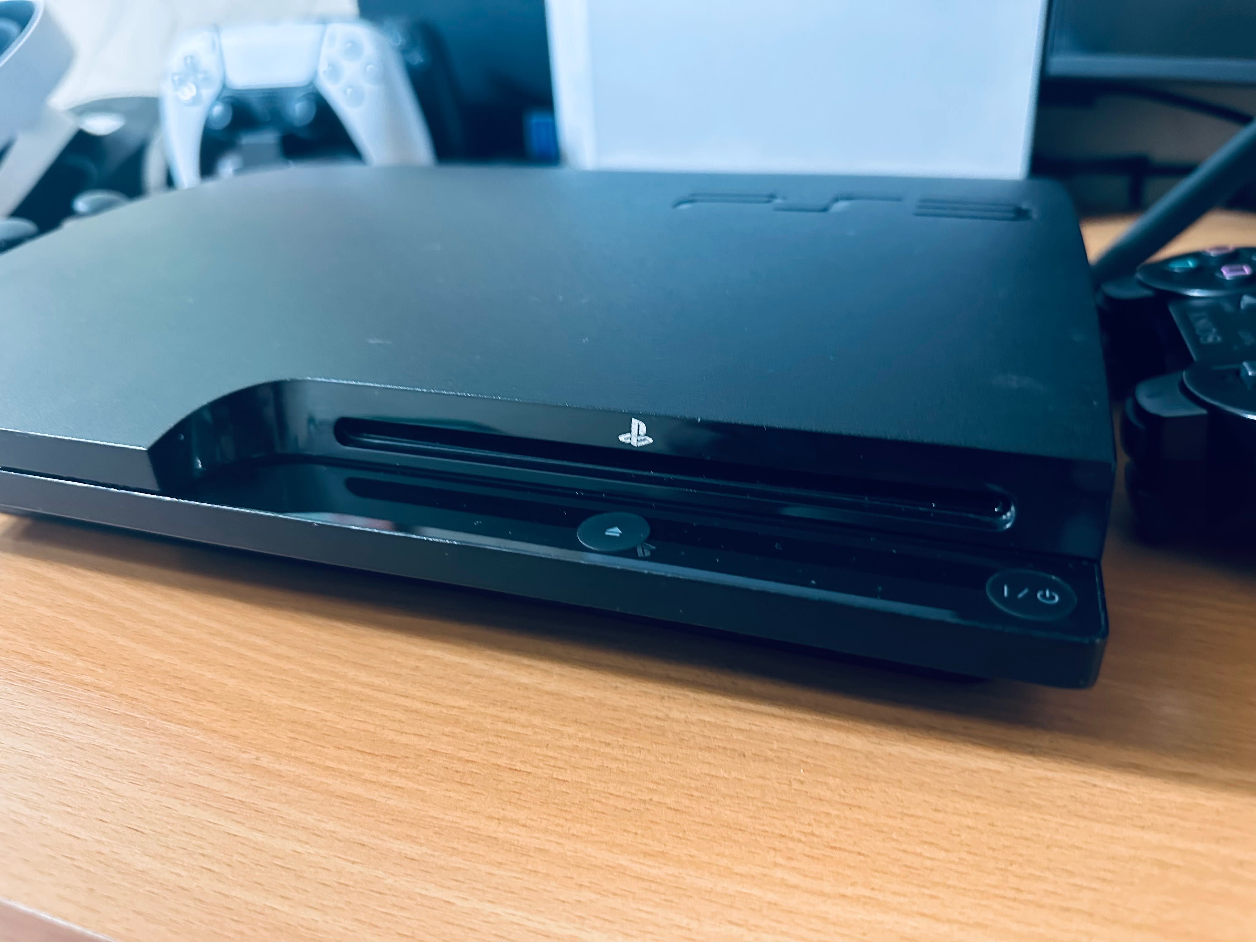 Sony PlayStation 3 Slim 1TB +60игр +2джойстика