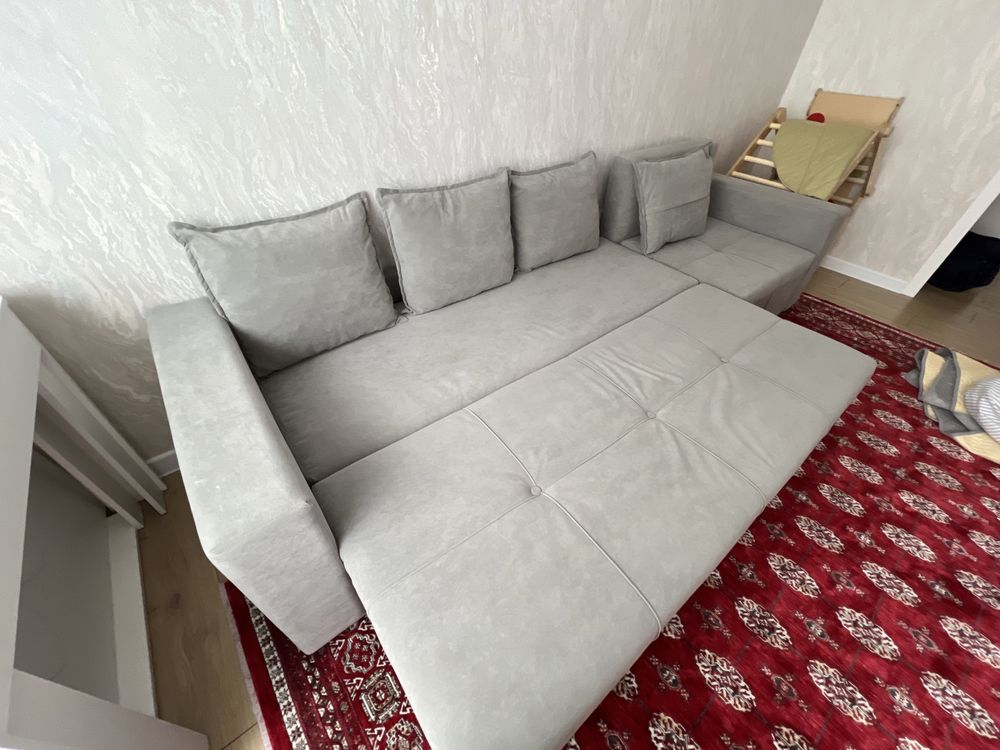Диван, в отличном состоянии, 2,8 м