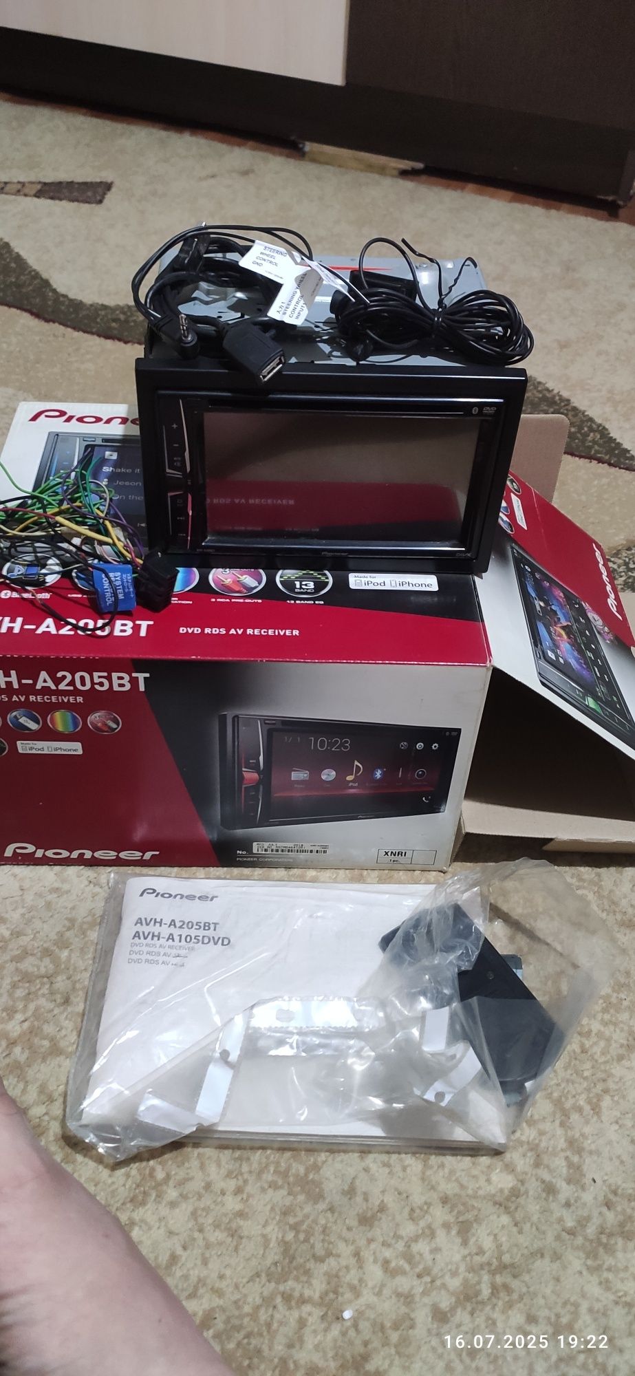 Автомагнитола pioneer состояние хорошее всё работает все комплектации