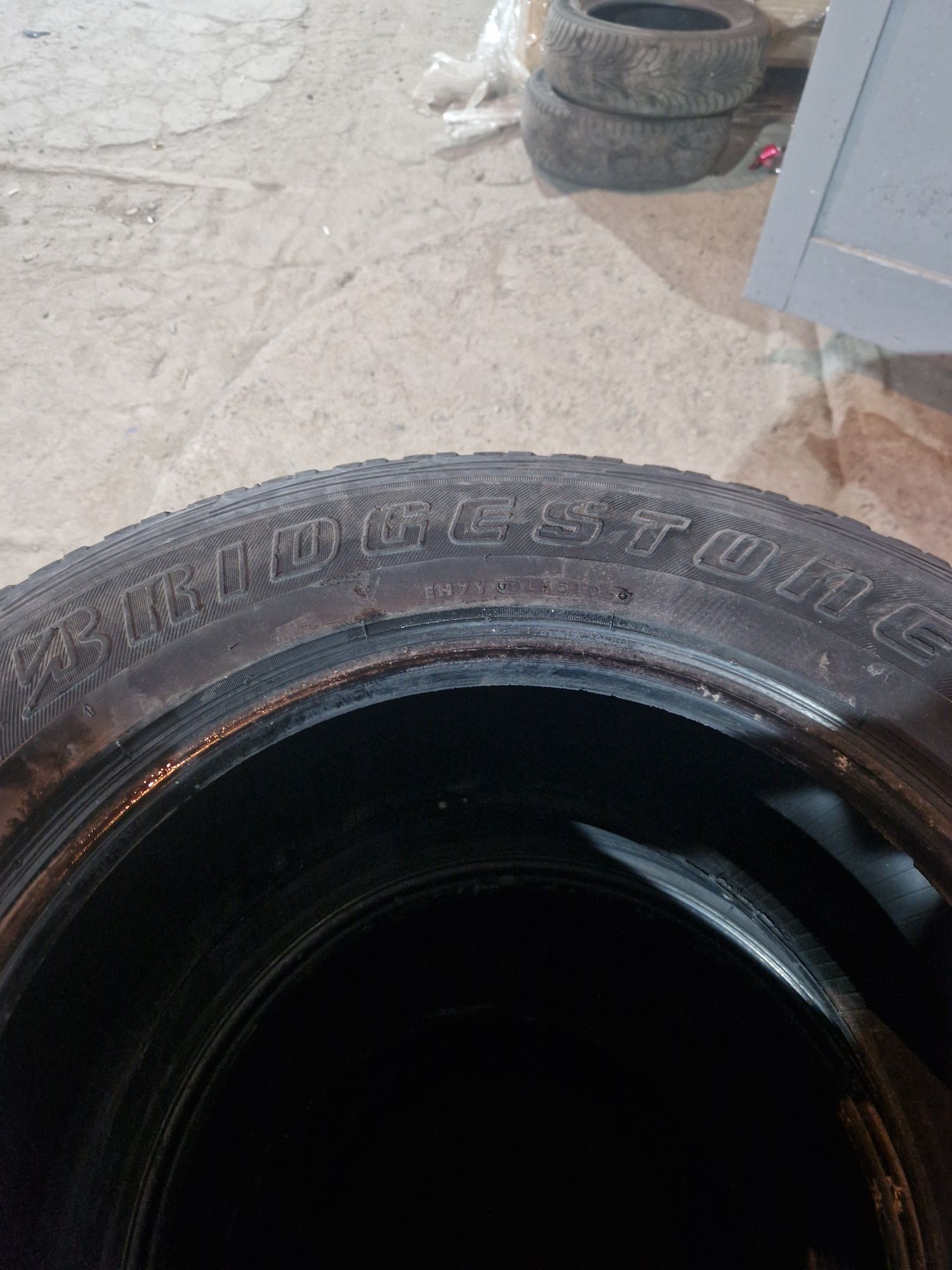 Продам Шины б/У. BRIDGESTONE