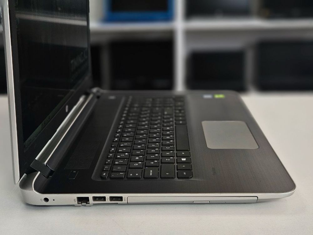 Офисный ноутбук HP Pavilion 17 - 17.3/Core i7-6500U/8GB/SSD 256GB/940M