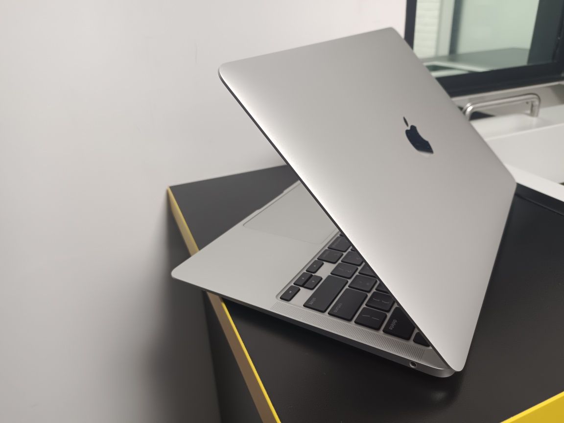 MacBook Air 13 2020 / М1