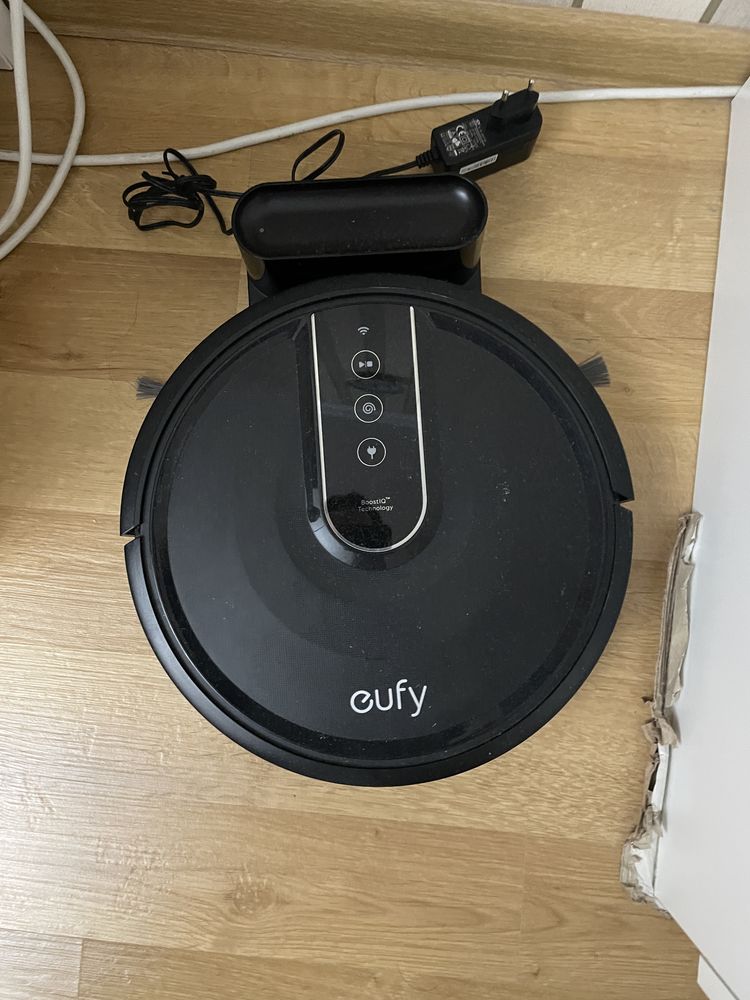 Продаю робот-пылесос eufy c35