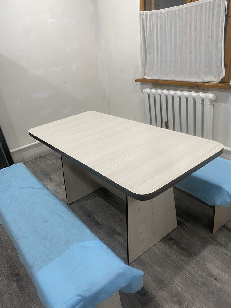 Продам стол и стулья