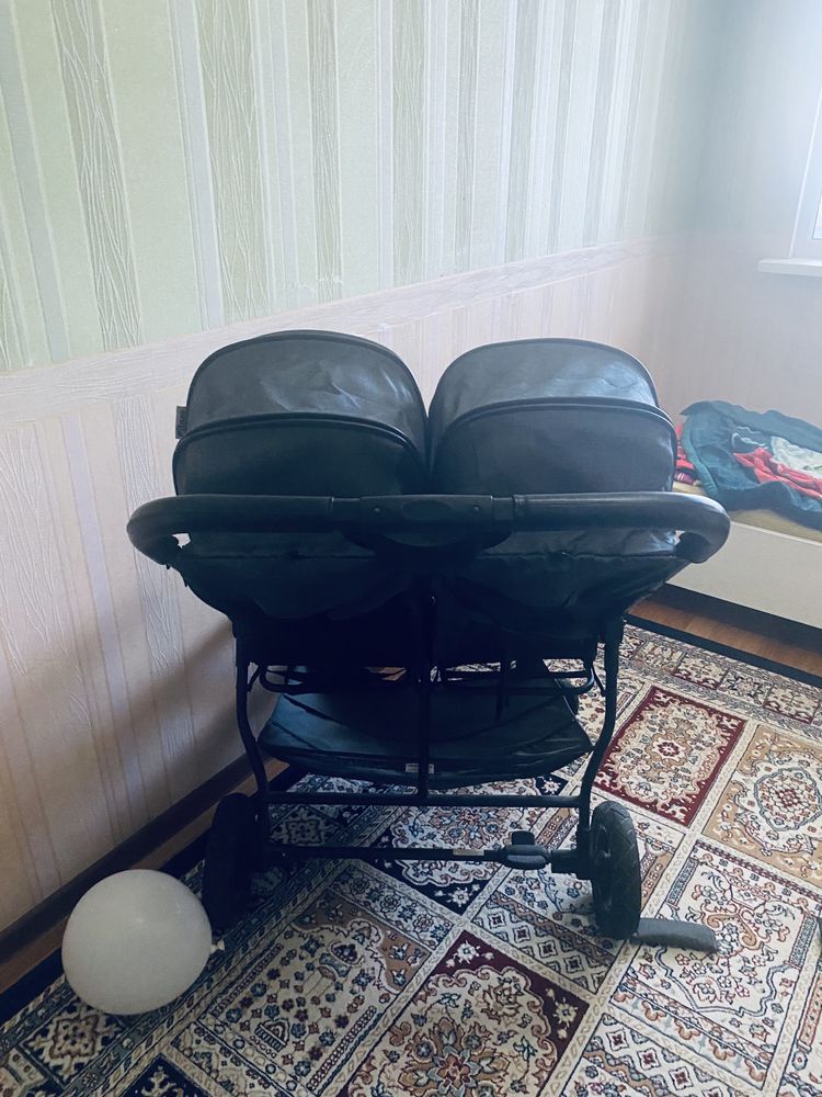 Коляска для близнецов бу
