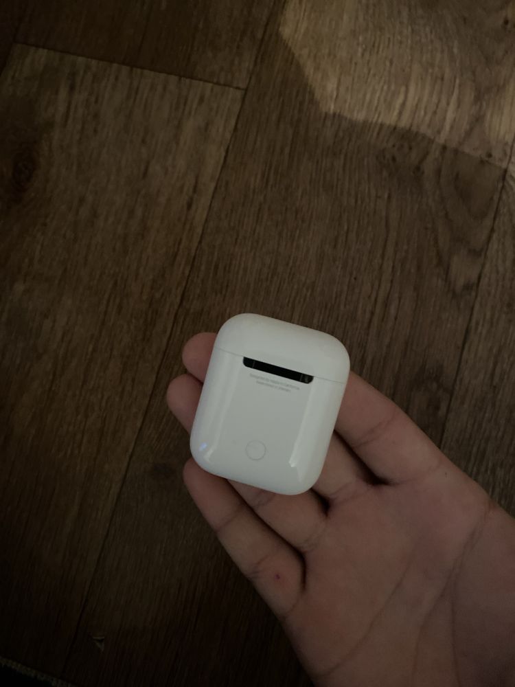 AirPods 2 поколение заряд коробка есть плюс подарок чехол без царапин.