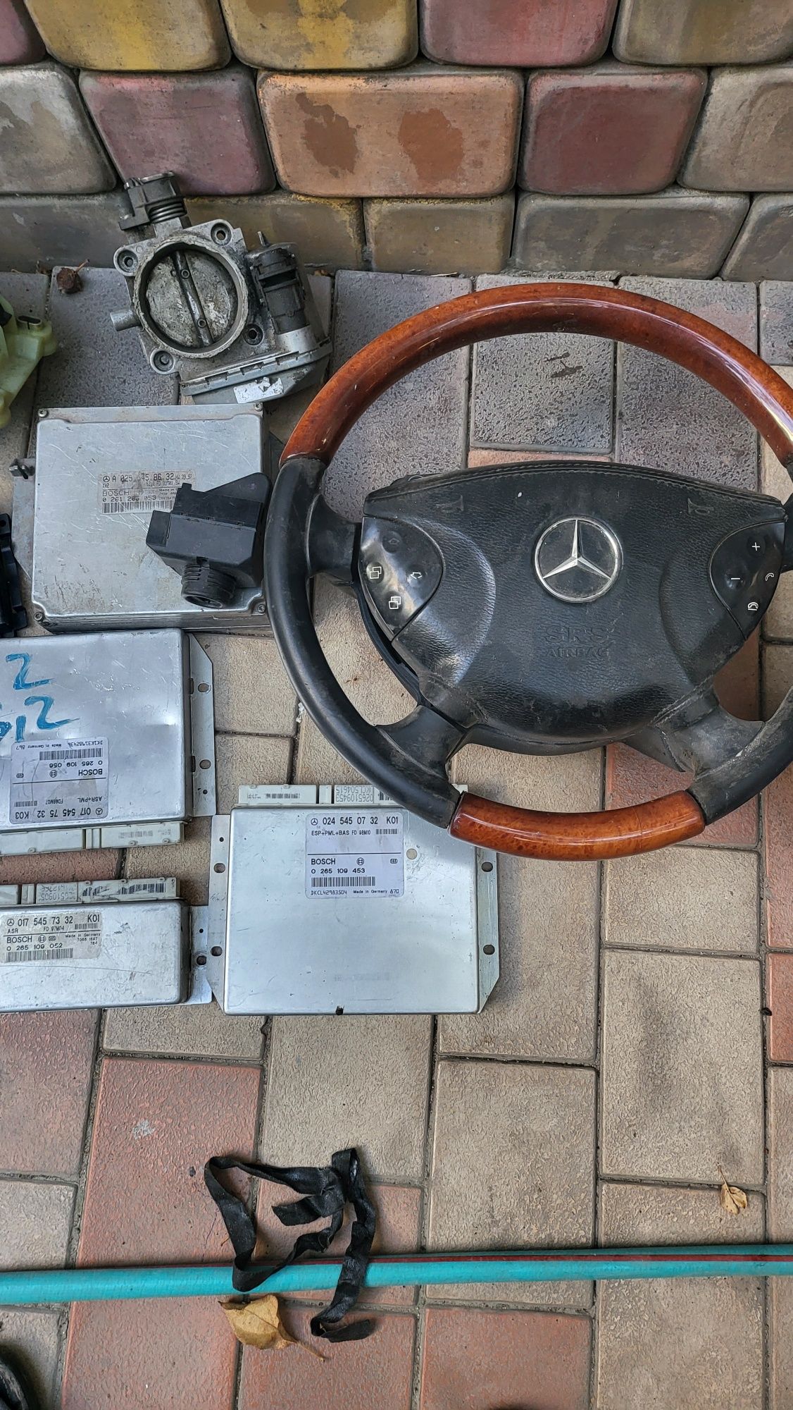 На мерседес e210запчасти на фото  другой  нету